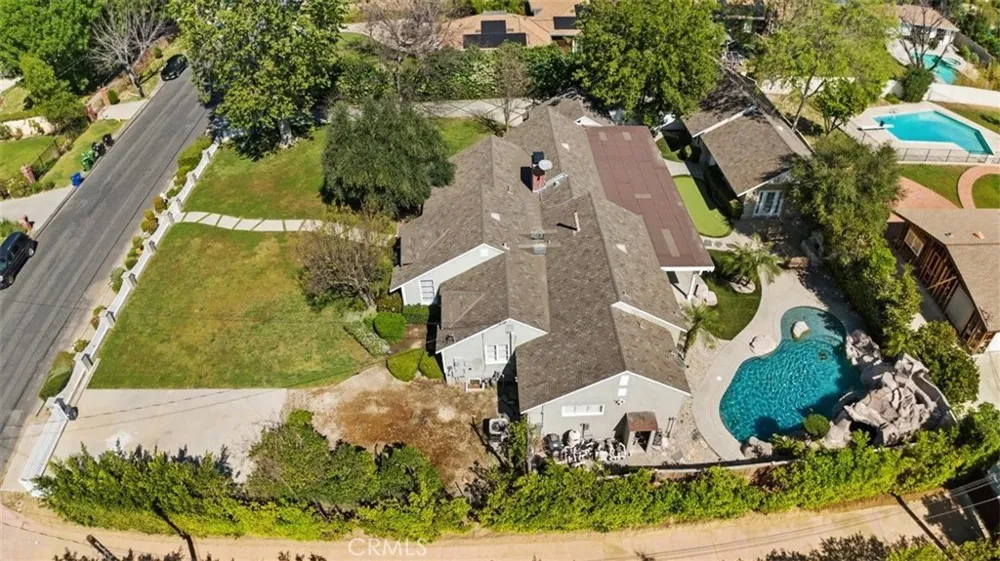 8756 Encino Avenue Sherwood Forest, CA 91325