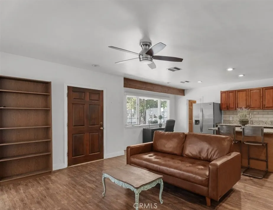 8756 Encino Avenue Sherwood Forest, CA 91325