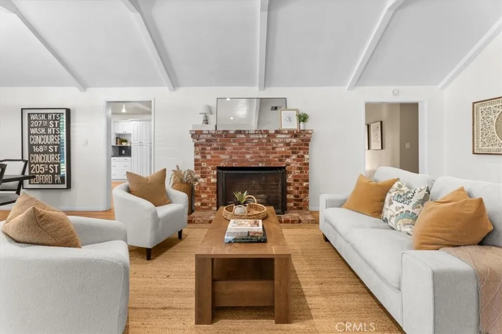 8756 Encino Avenue Sherwood Forest, CA 91325