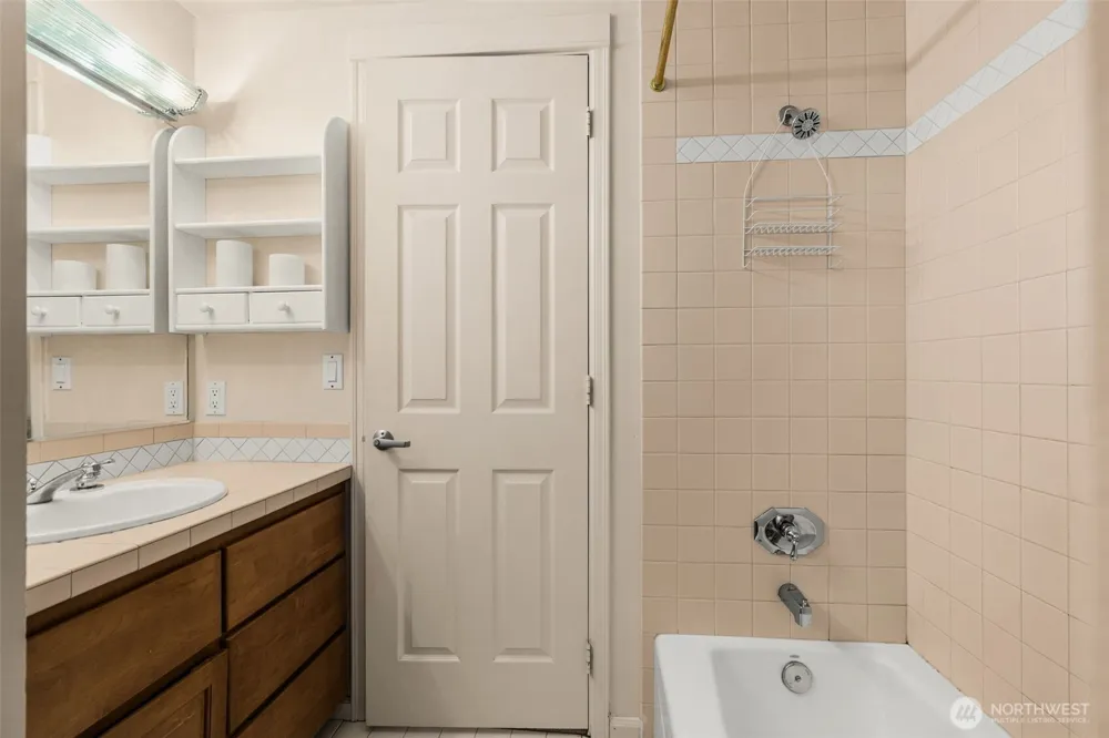 10042 Main Street #112 Bellevue, WA 98004