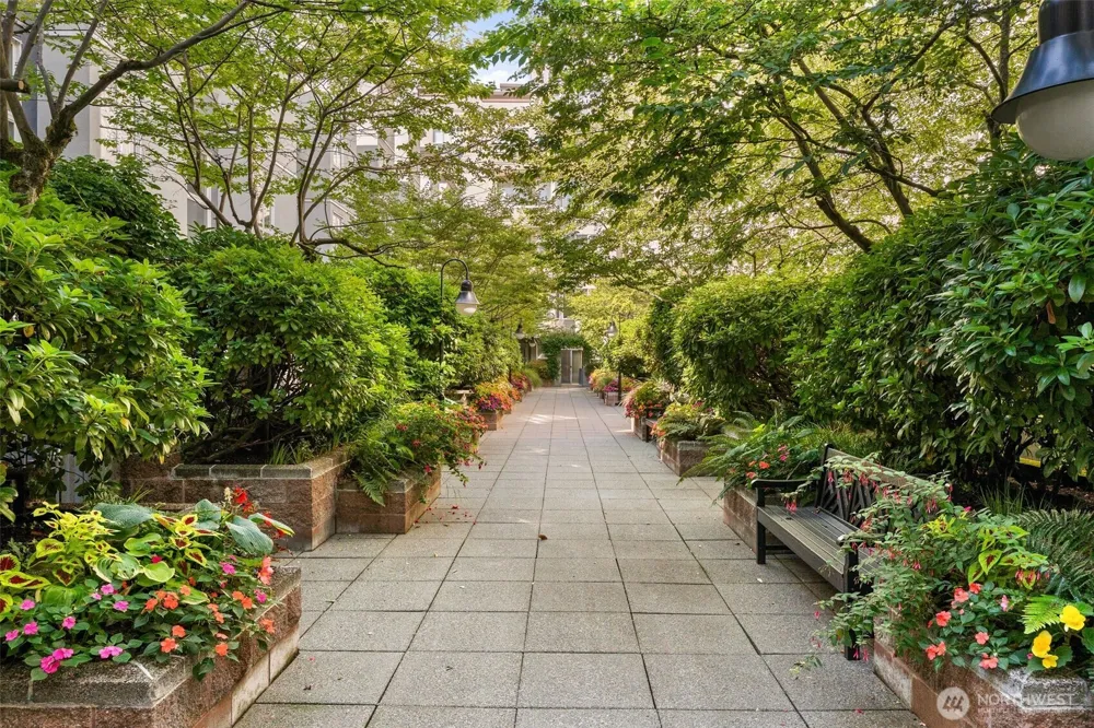 10042 Main Street #112 Bellevue, WA 98004