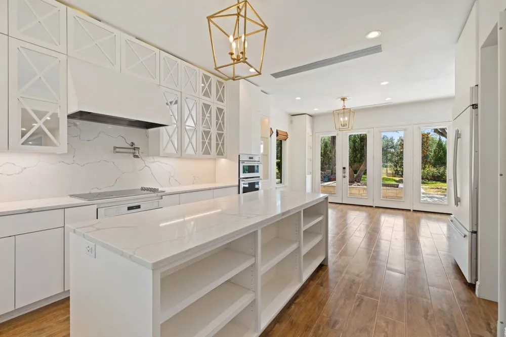 17 Hedgebrook Way The Hills, TX 78738