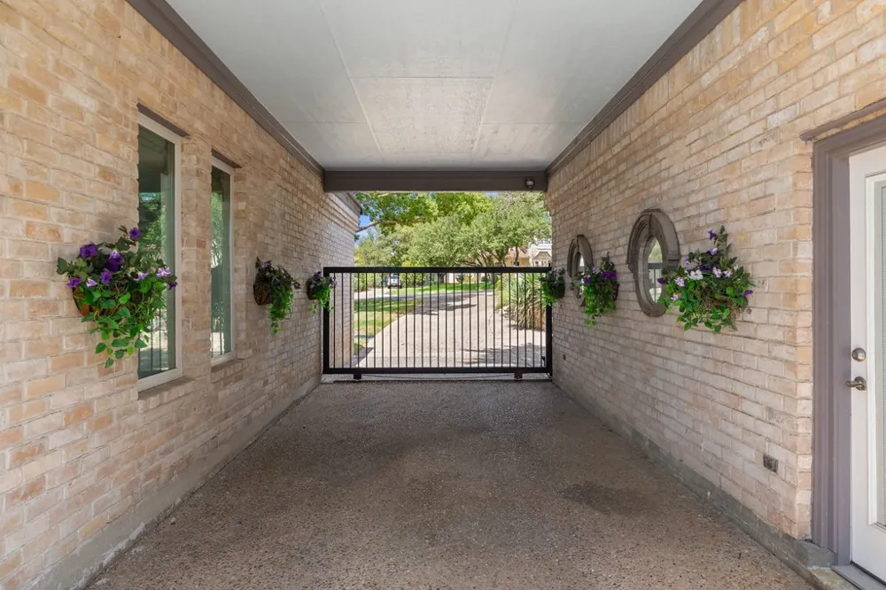 17 Hedgebrook Way The Hills, TX 78738