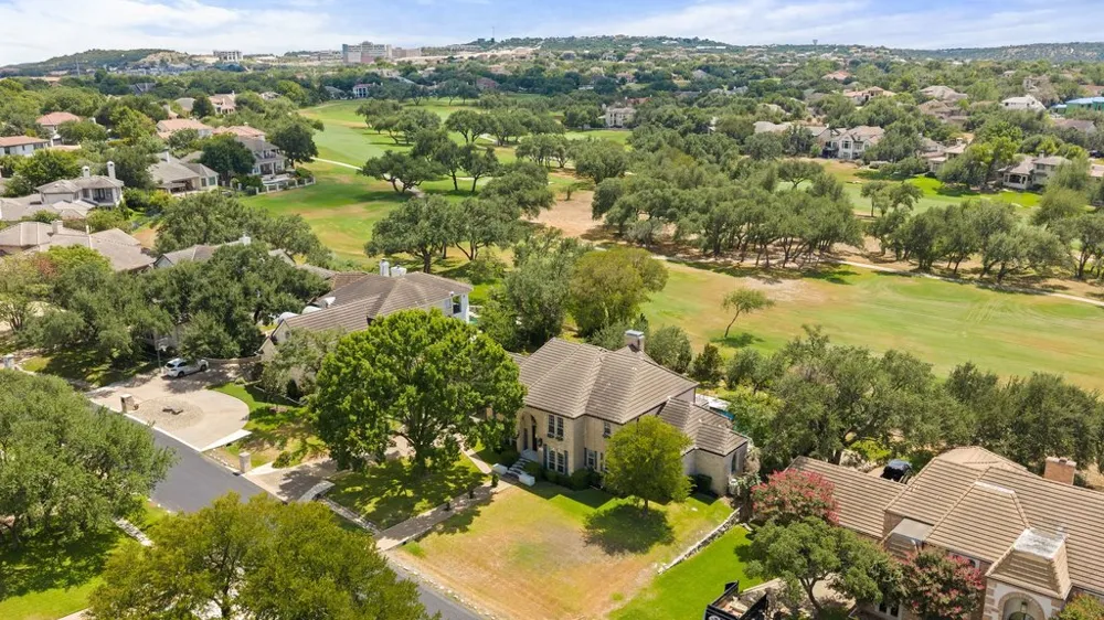 17 Hedgebrook Way The Hills, TX 78738