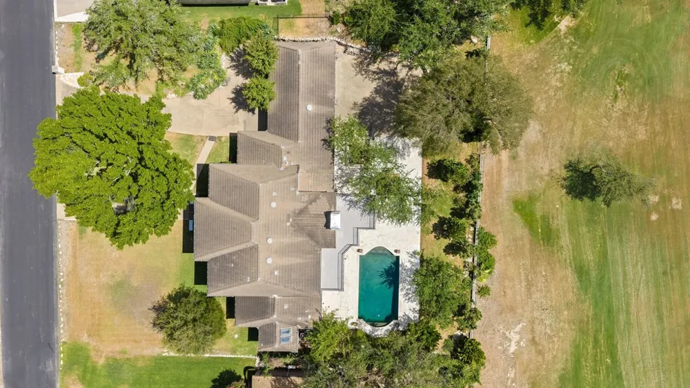 17 Hedgebrook Way The Hills, TX 78738