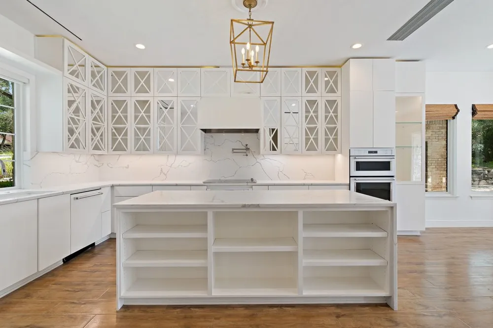17 Hedgebrook Way The Hills, TX 78738