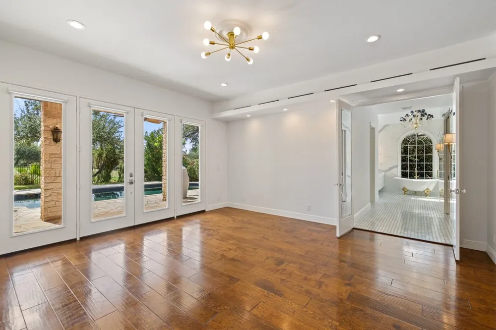 17 Hedgebrook Way The Hills, TX 78738