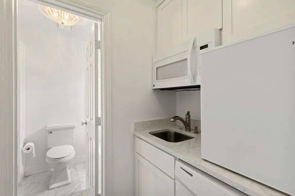 17 Hedgebrook Way The Hills, TX 78738