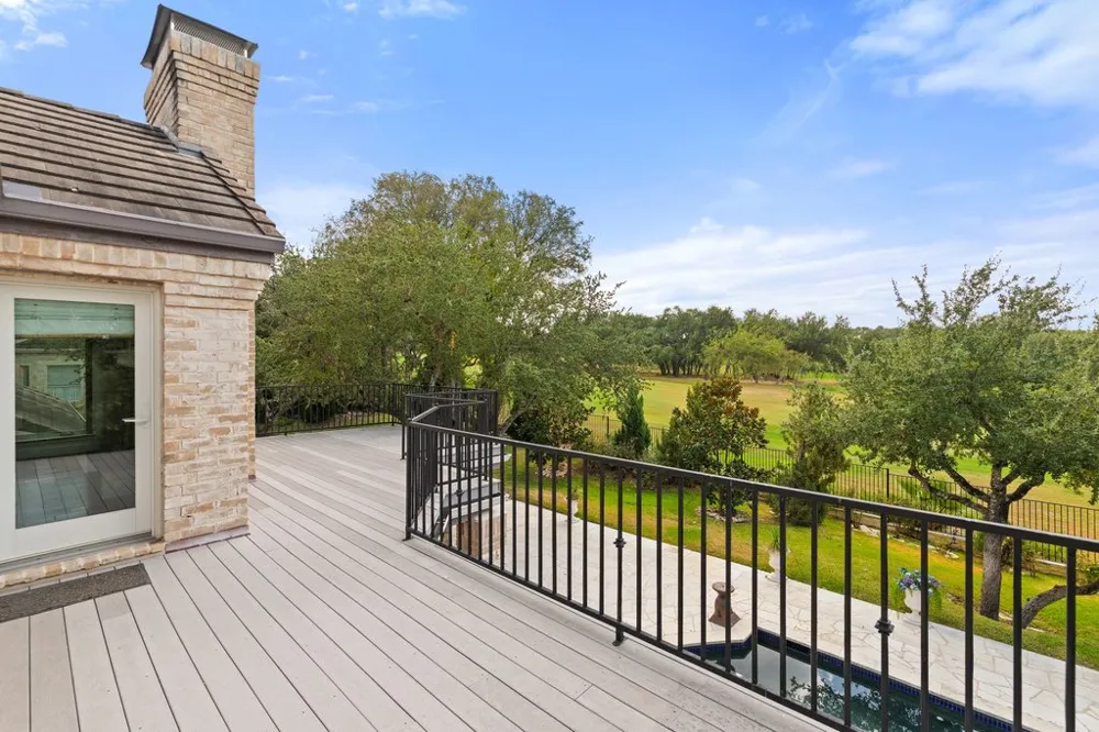 17 Hedgebrook Way The Hills, TX 78738