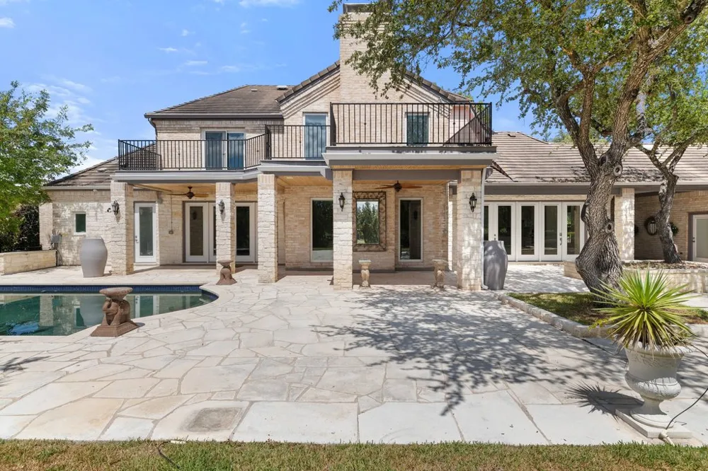 17 Hedgebrook Way The Hills, TX 78738