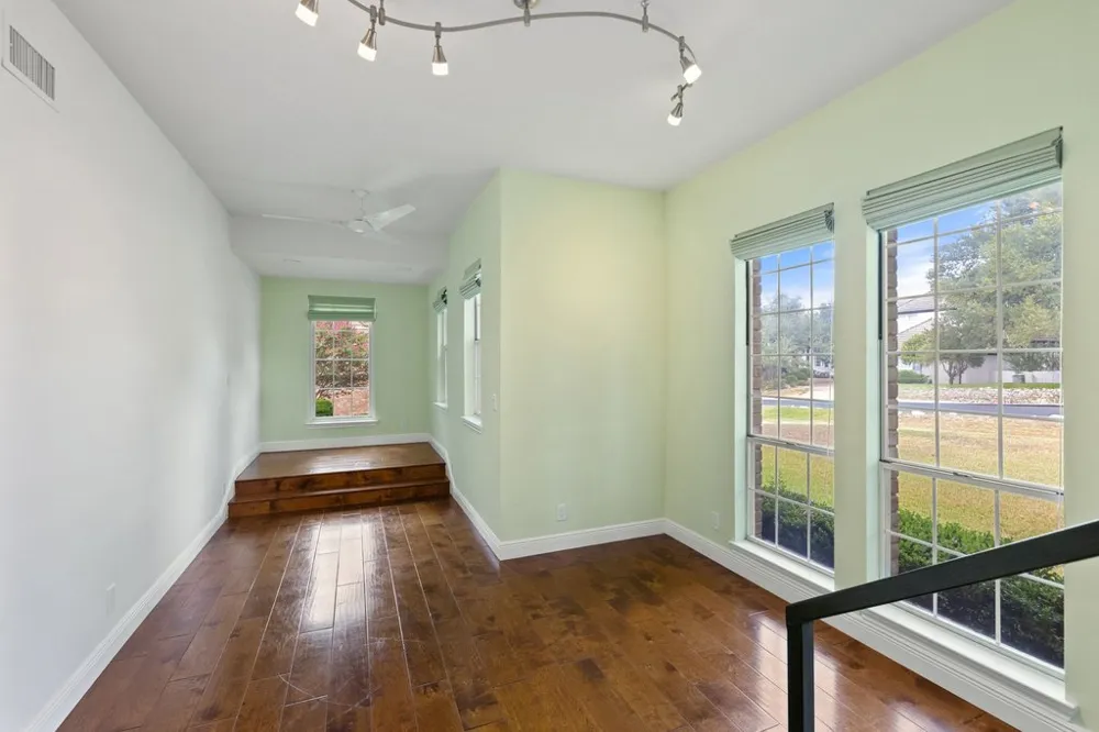 17 Hedgebrook Way The Hills, TX 78738