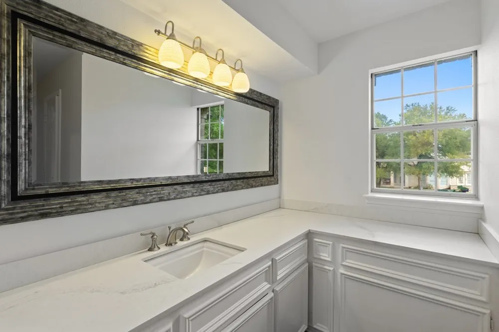 17 Hedgebrook Way The Hills, TX 78738