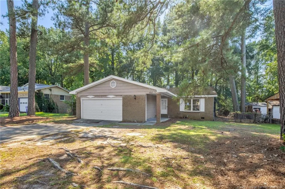 733 Goodyear Drive Spring Lake, NC 28390