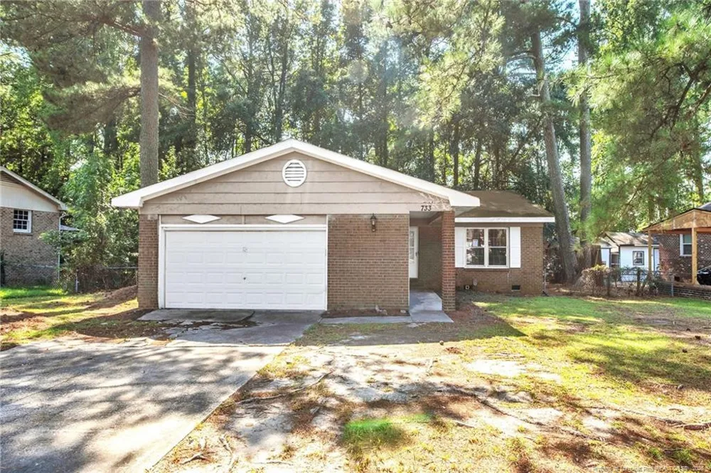 733 Goodyear Drive Spring Lake, NC 28390