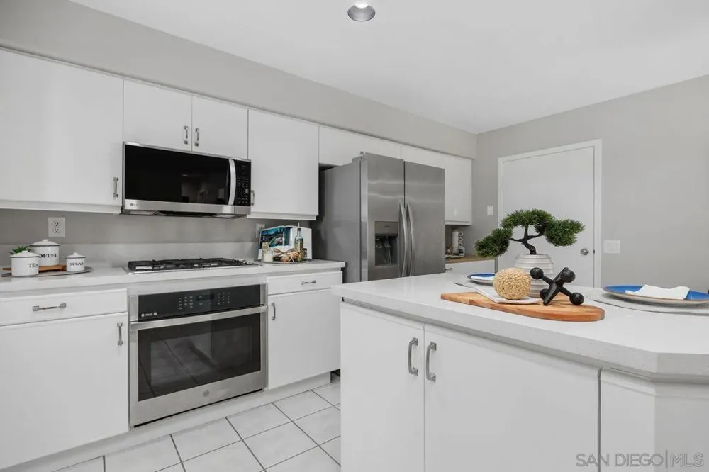 11916 Tivoli Park #8 San Diego, CA 92128
