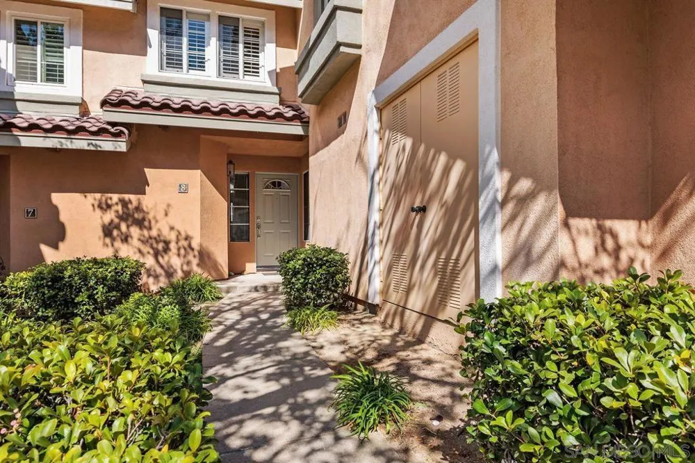 11916 Tivoli Park #8 San Diego, CA 92128