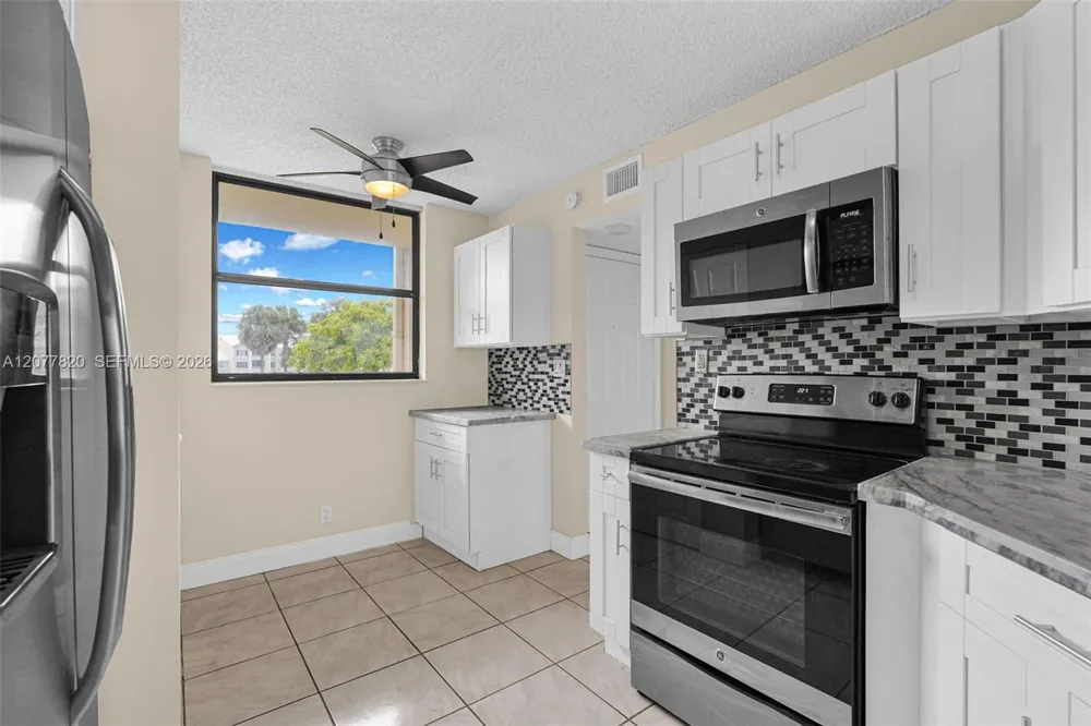 117 Lake Emerald Dr #204 Oakland Park, FL 33309