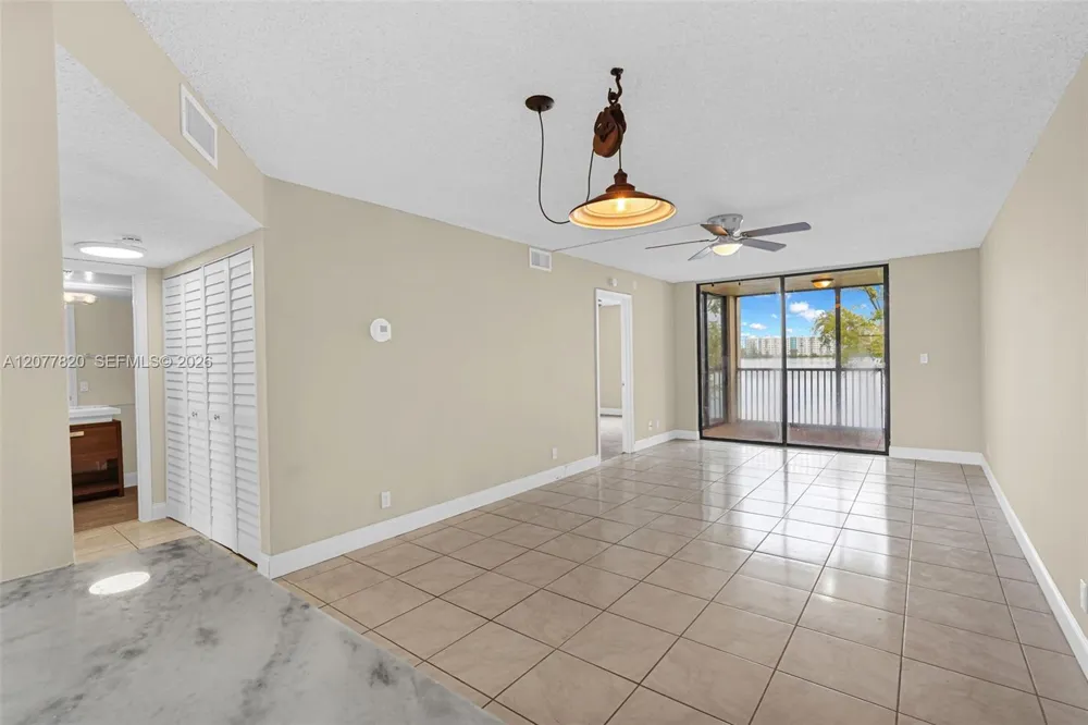 117 Lake Emerald Dr #204 Oakland Park, FL 33309