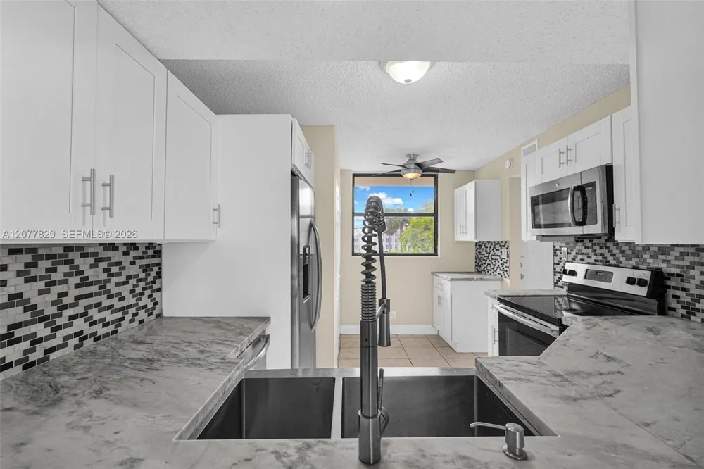117 Lake Emerald Dr #204 Oakland Park, FL 33309