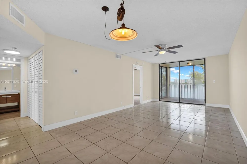 117 Lake Emerald Dr #204 Oakland Park, FL 33309