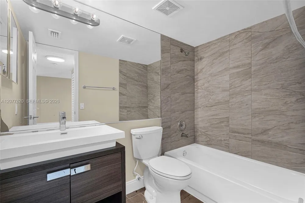117 Lake Emerald Dr #204 Oakland Park, FL 33309