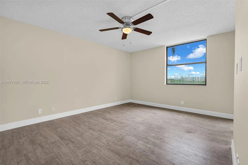 117 Lake Emerald Dr #204 Oakland Park, FL 33309