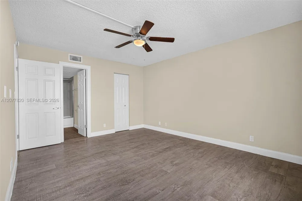 117 Lake Emerald Dr #204 Oakland Park, FL 33309