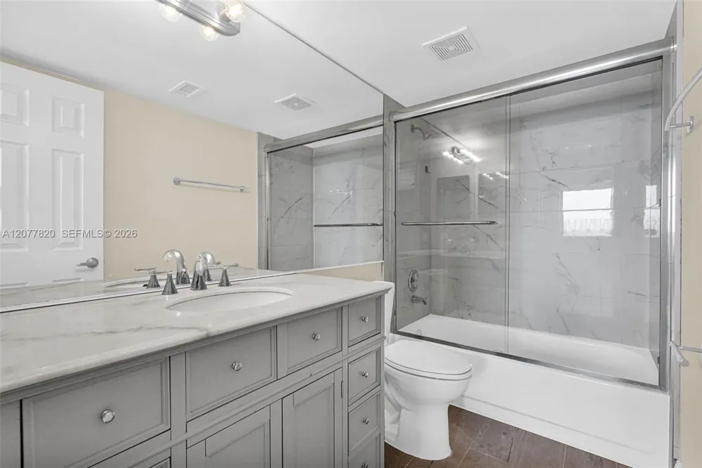 117 Lake Emerald Dr #204 Oakland Park, FL 33309