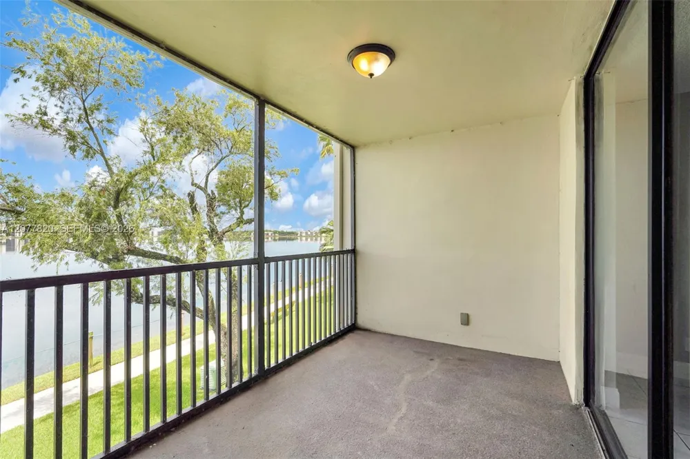 117 Lake Emerald Dr #204 Oakland Park, FL 33309