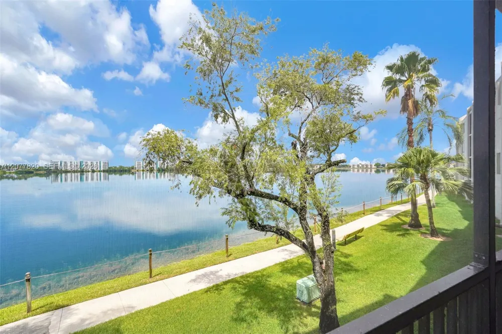 117 Lake Emerald Dr #204 Oakland Park, FL 33309