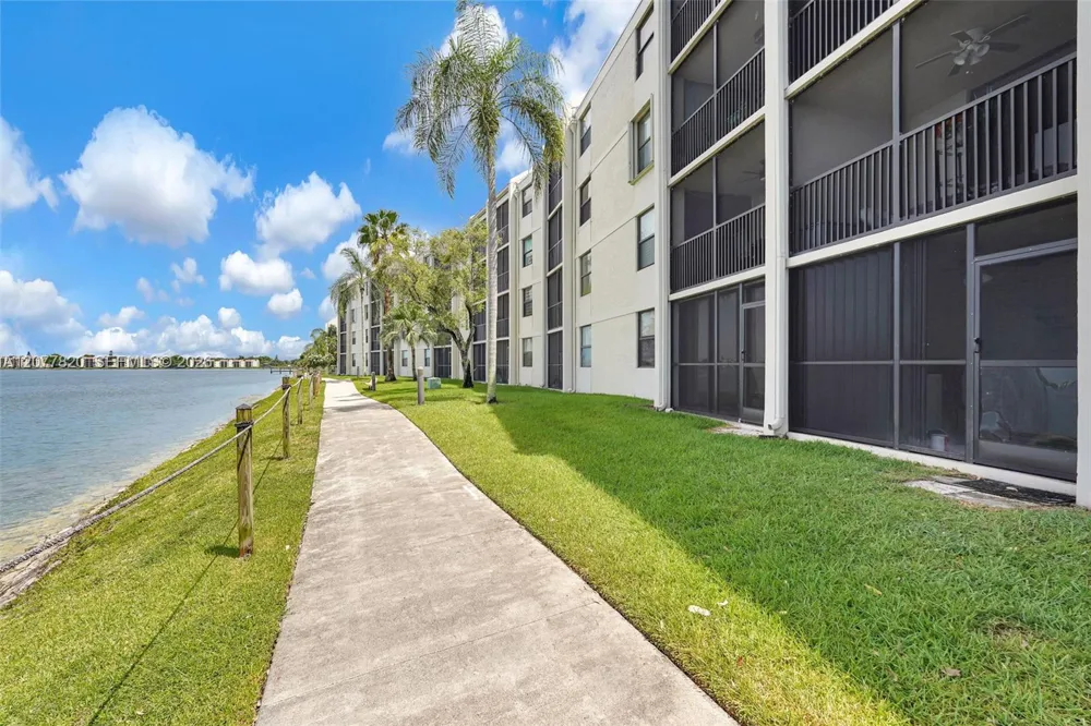 117 Lake Emerald Dr #204 Oakland Park, FL 33309