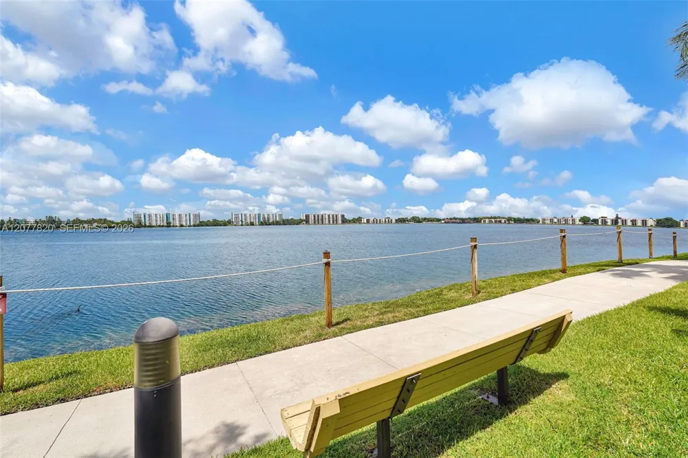 117 Lake Emerald Dr #204 Oakland Park, FL 33309