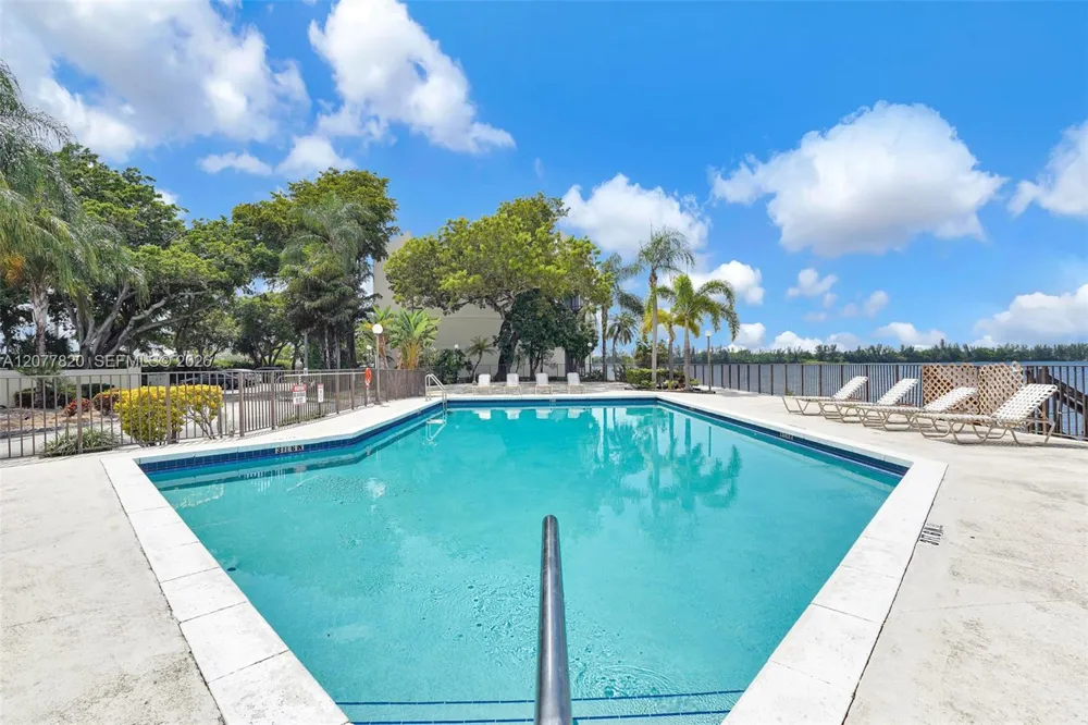 117 Lake Emerald Dr #204 Oakland Park, FL 33309
