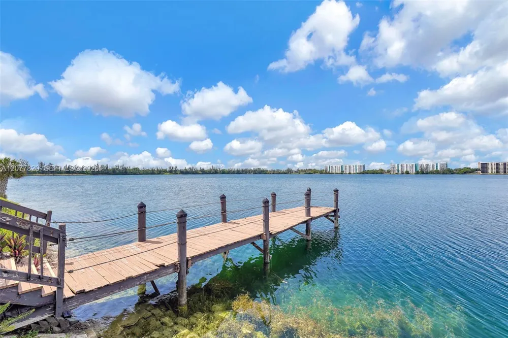 117 Lake Emerald Dr #204 Oakland Park, FL 33309