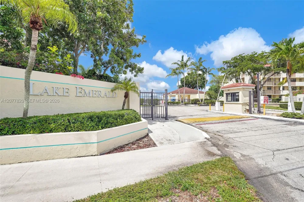 117 Lake Emerald Dr #204 Oakland Park, FL 33309