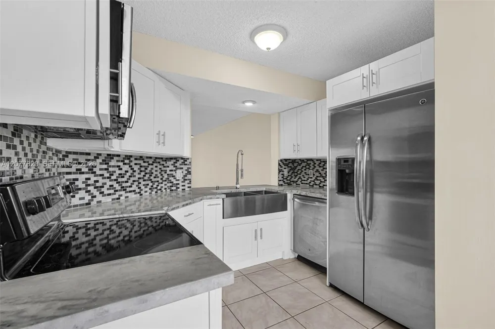 117 Lake Emerald Dr #204 Oakland Park, FL 33309