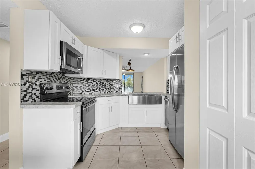 117 Lake Emerald Dr #204 Oakland Park, FL 33309
