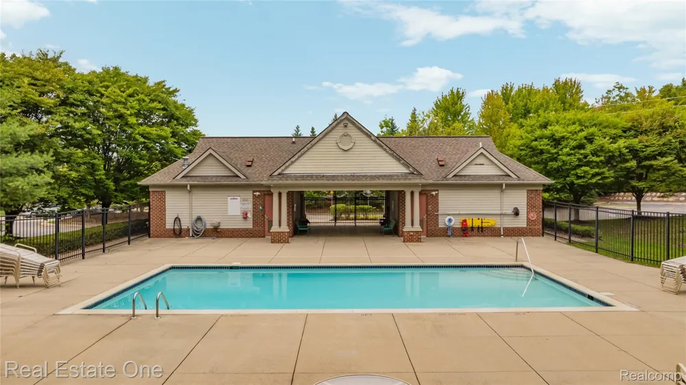 27062 Victoria Road Novi City, MI 48374