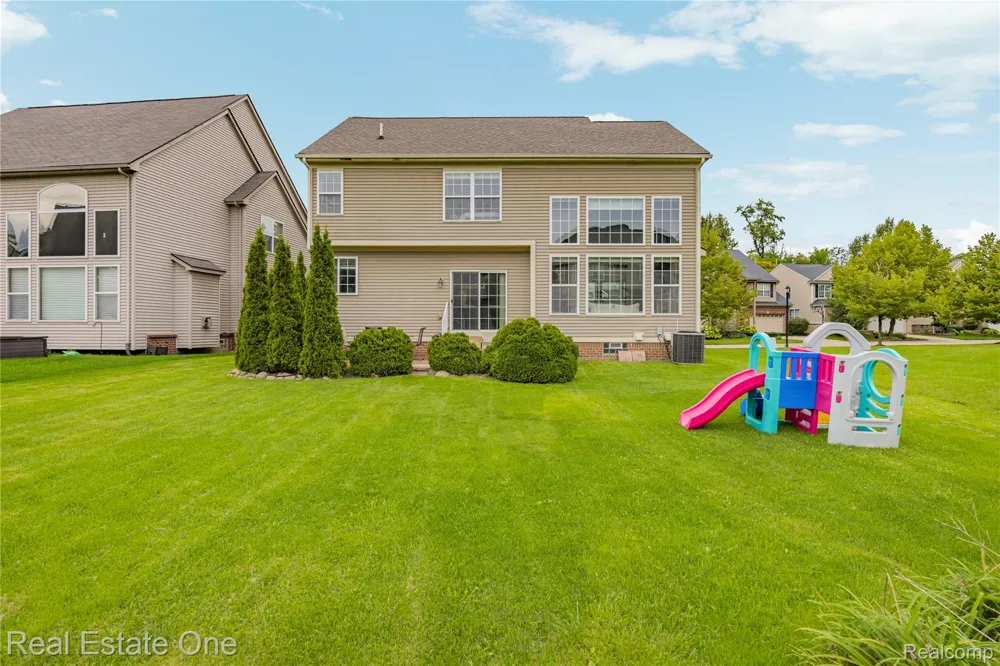 27062 Victoria Road Novi City, MI 48374