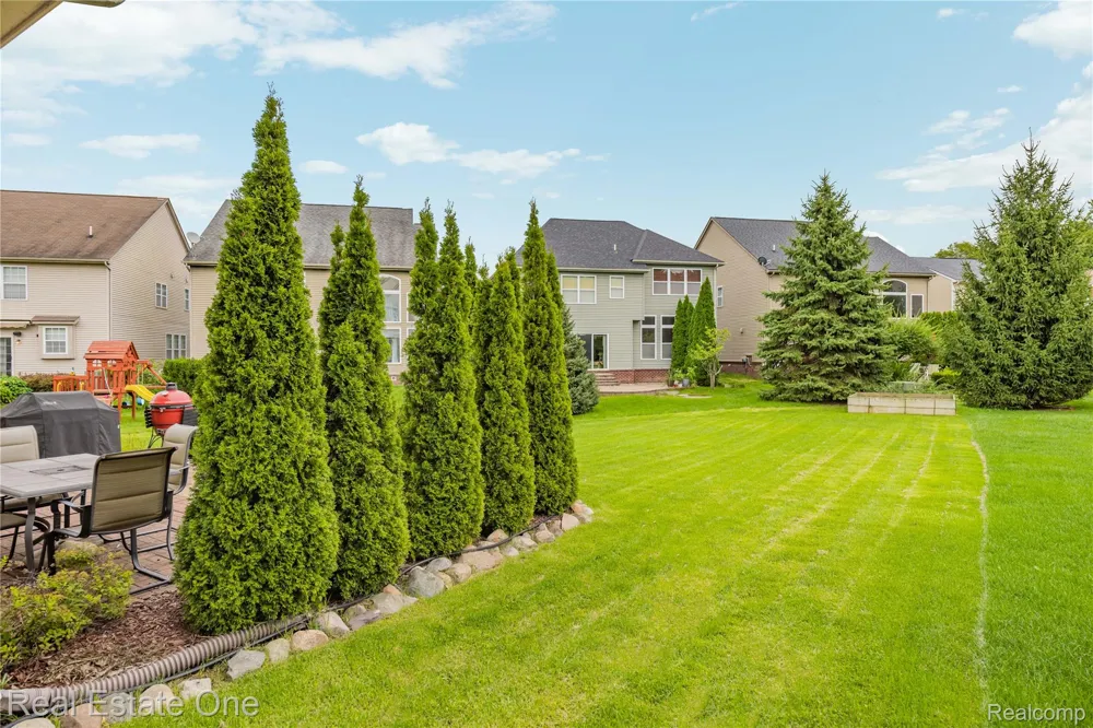 27062 Victoria Road Novi City, MI 48374