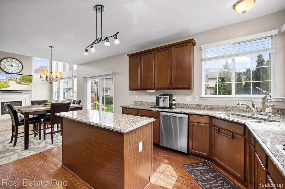 27062 Victoria Road Novi City, MI 48374