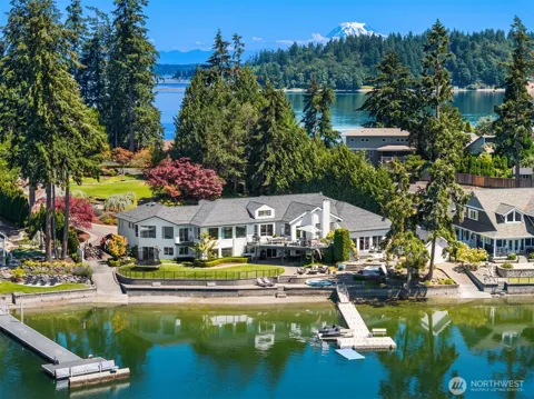 2916 Horsehead Bay Drive NW
