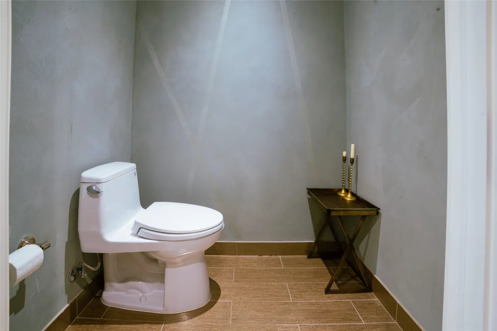 200 Congress Avenue #11C Austin, TX 78701