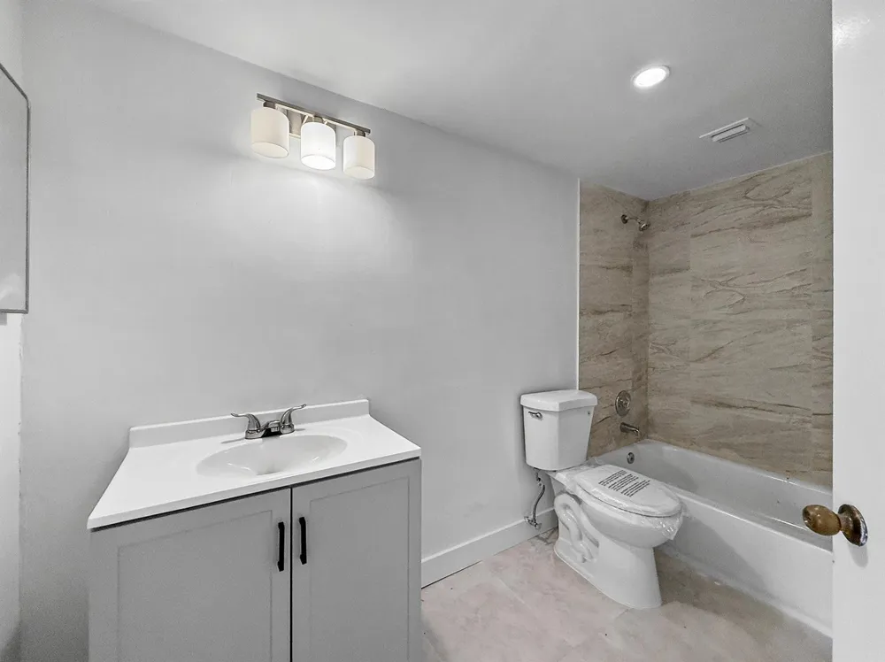8290 LAKE DRIVE #250 Doral, FL 33166
