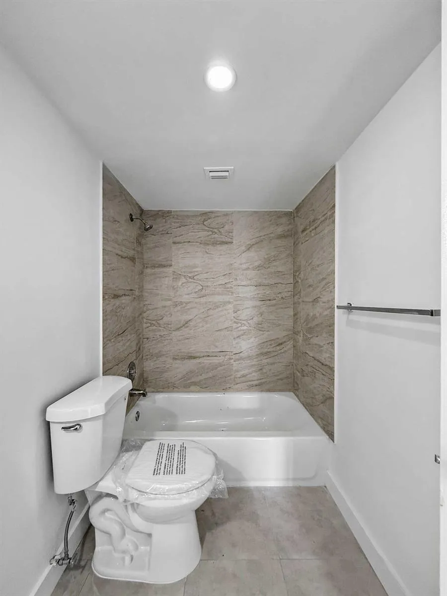 8290 LAKE DRIVE #250 Doral, FL 33166
