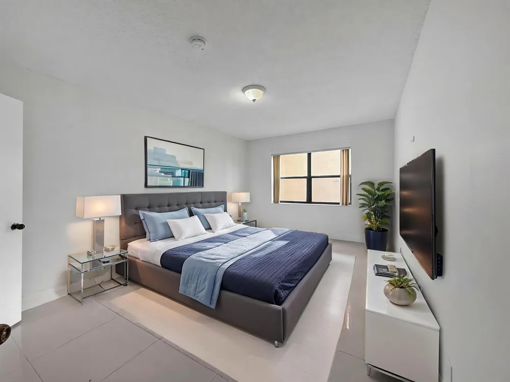 8290 LAKE DRIVE #250 Doral, FL 33166