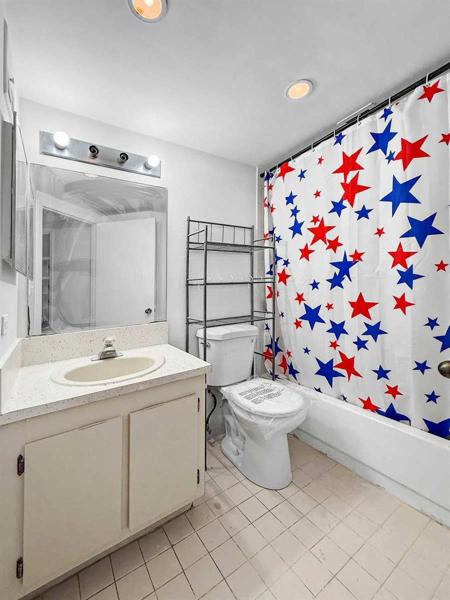 8290 LAKE DRIVE #250 Doral, FL 33166