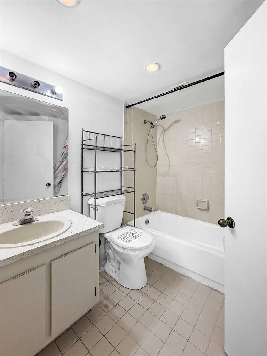 8290 LAKE DRIVE #250 Doral, FL 33166