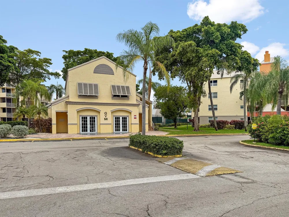8290 LAKE DRIVE #250 Doral, FL 33166