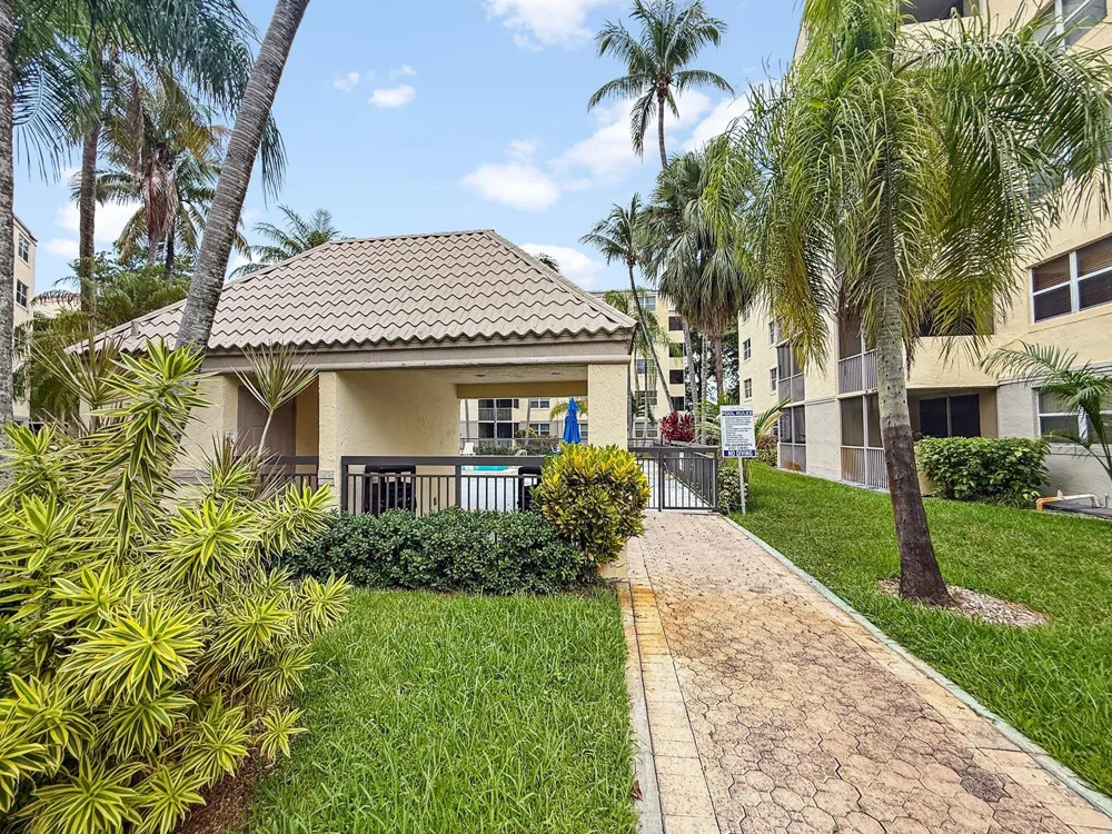 8290 LAKE DRIVE #250 Doral, FL 33166